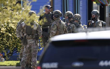 Police investigate Austin bombing suspect's home