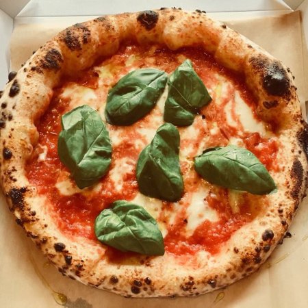la-pizza-napoletanala-pizza-napoletana