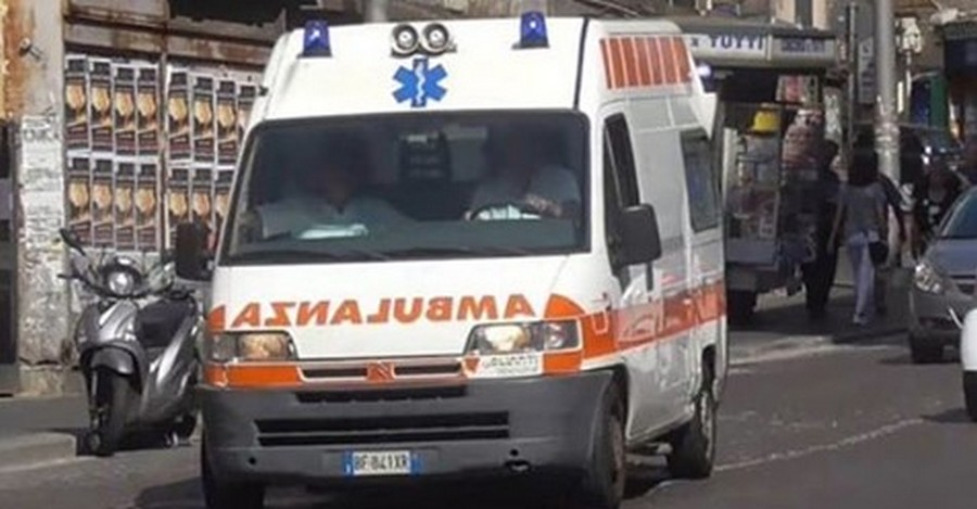 bagno-negato-operatore-sanitario-ambulanza-napoli