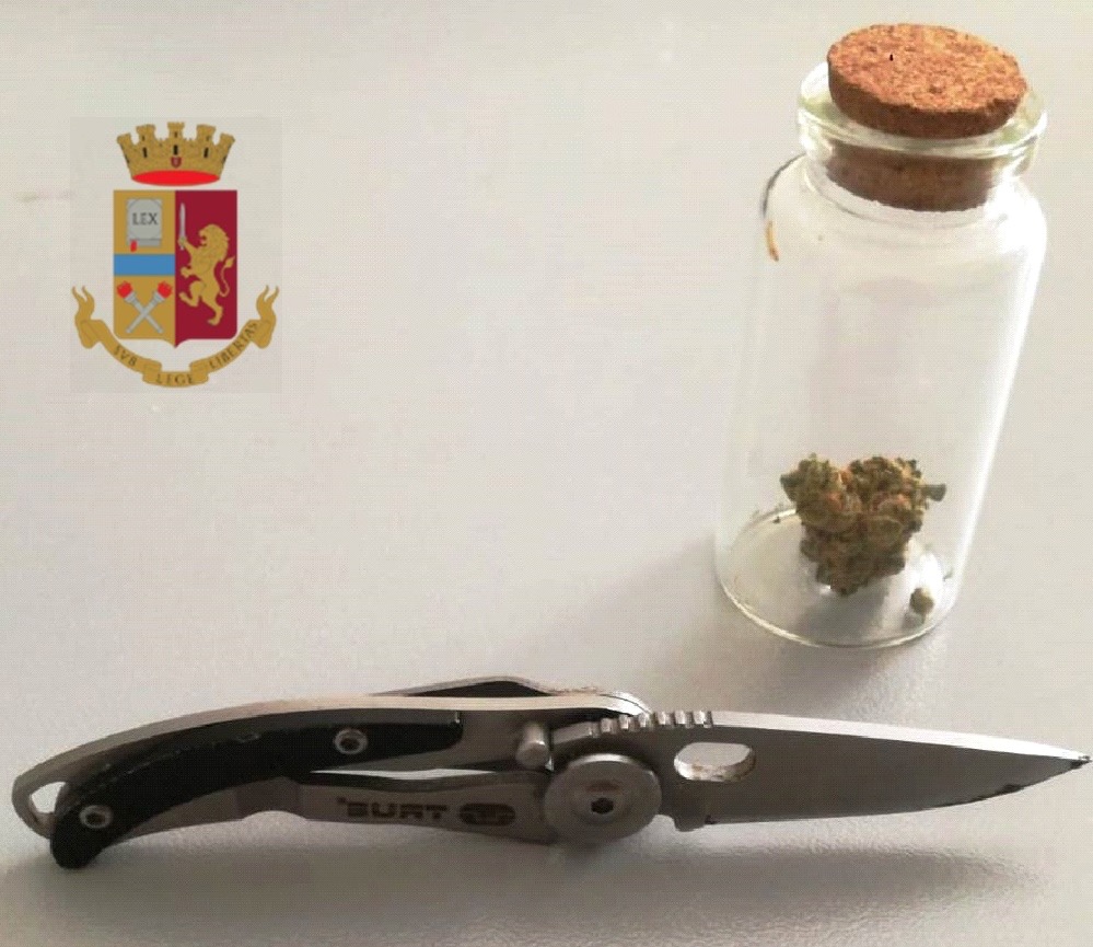 napoli-24enne-coltello-droga-denunciato