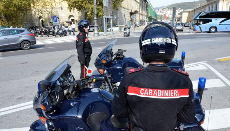 napoli fuga contromano moto schianto carabinieri