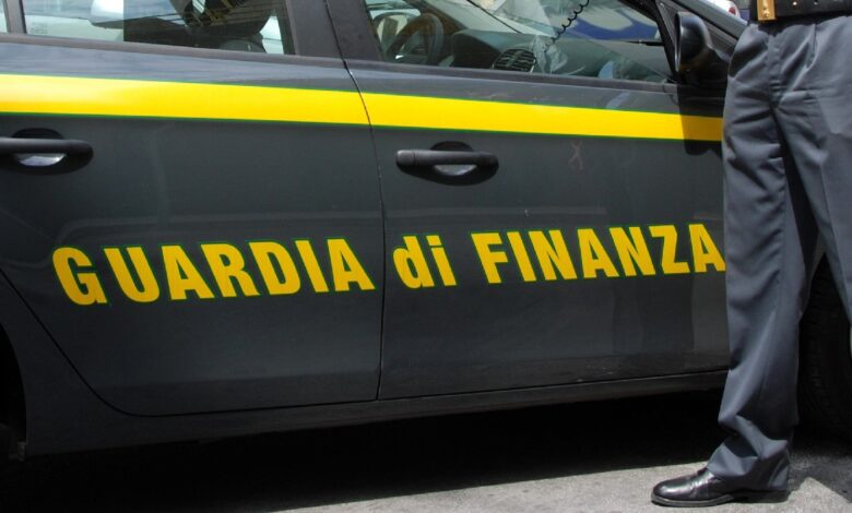 Napoli, sequestrati 1.500 chili di tabacco: 3 arresti