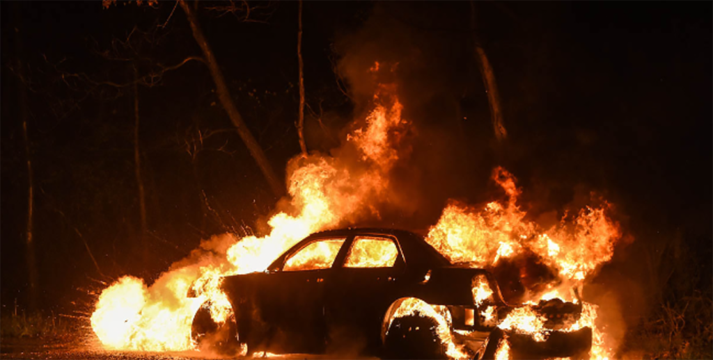 Auto in fiamme a Ponticelli
