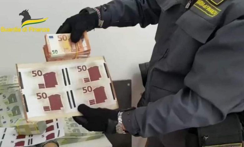napoli falsificavano banconote arresti