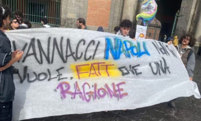 Vannacci Napoli scontri attivisti Polizia