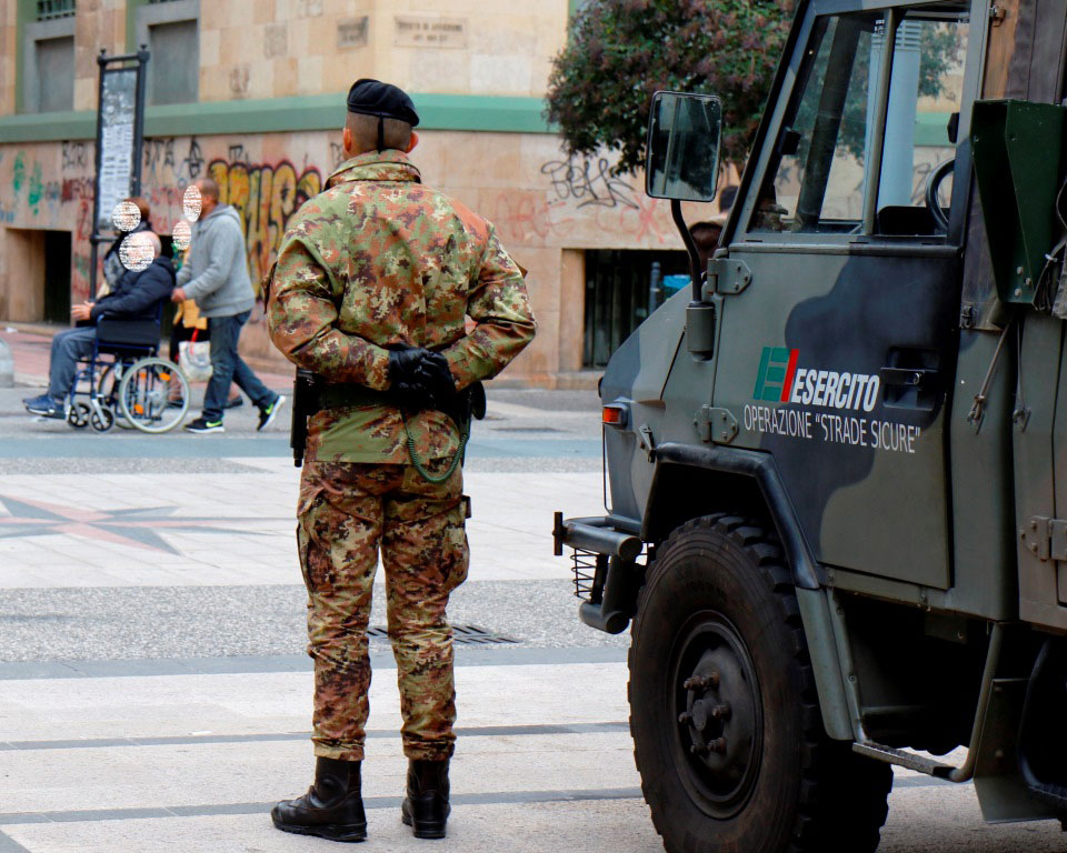 Esercito, polizia, Napoli, rapine, arresti