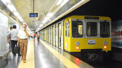 Napoli, Metropolitana Linea 1, disagi, circolazione sospesa, Anm