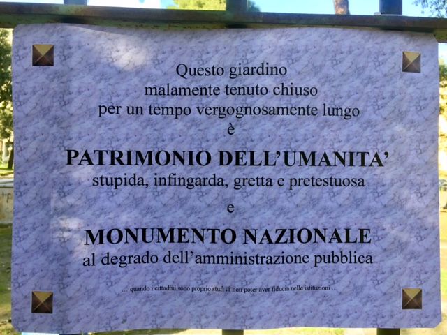 Napoli, parco Mascagna, cartello