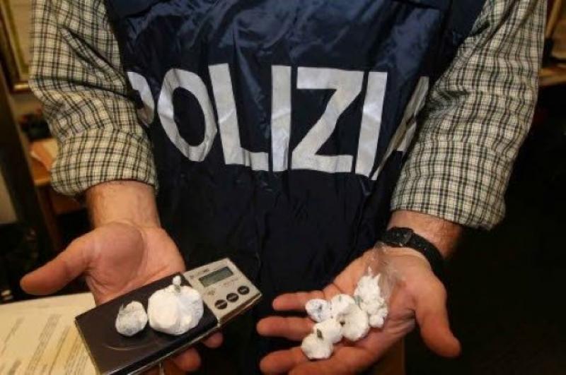 polizia, Napoli, cocaina, spaccio, arresti