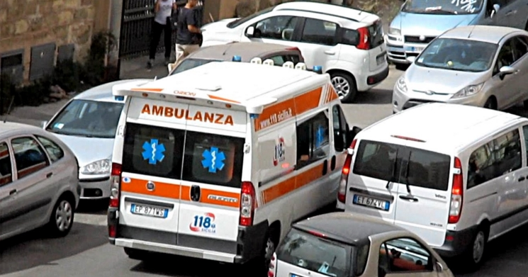 ambulanze-parcheggio-selvaggio