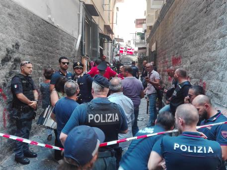++ Esplosione in abitazione a Napoli, un morto e 2 feriti ++