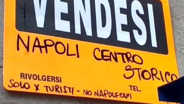 napoli-cartello-razzista-centro-storico
