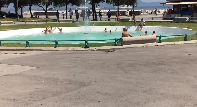 Napoli fontana via Caracciolo piscina