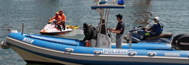 polizia-barca-mare
