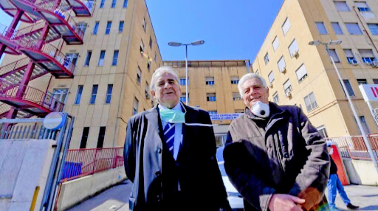 Carmine Silvestri e Franco Faella, ex infettivologi del Cotugno di Napoli, sono stati richiamati in servizio per fronteggiare l'emergenza Covid
