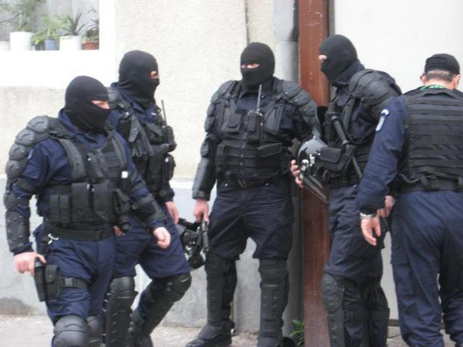 Contrabbandiere italiano si nascondeva in Grecia: arrestato e consegnato alle autorità italiane