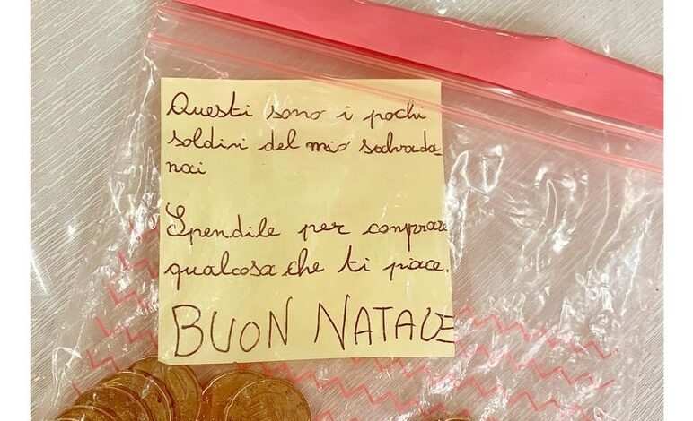 napoli-bimbo-dona-soldi-onlus