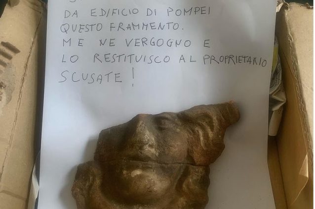 pompei-turista-reperto-rubato