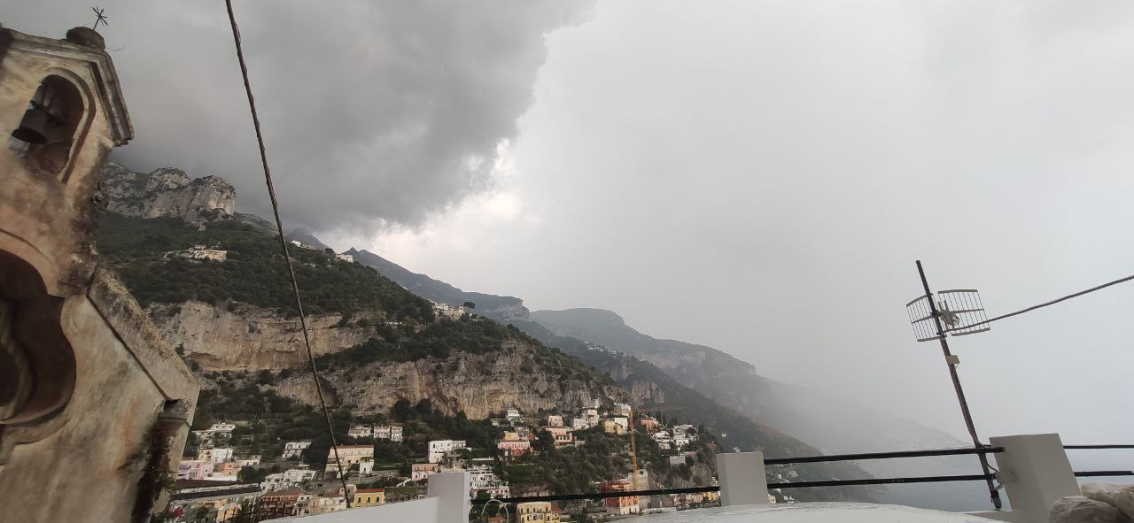 Maltempo in Campania, bomba d'acqua in provincia di Napoli
