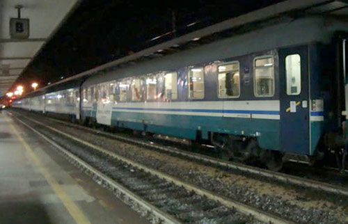 edificio pericolante blocca ferrovie Napoli Salerno 20 ottobre