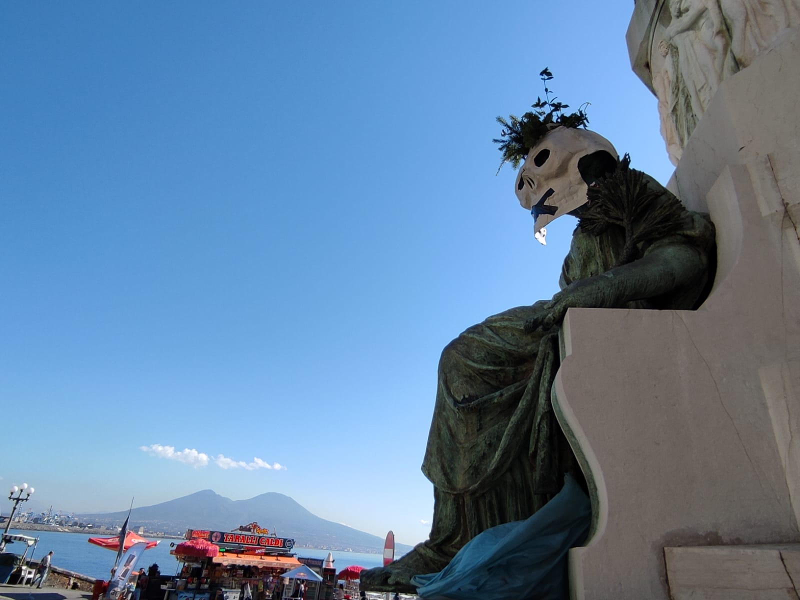 Napoli teschi cartapesta statue Savoia 19 ottobre