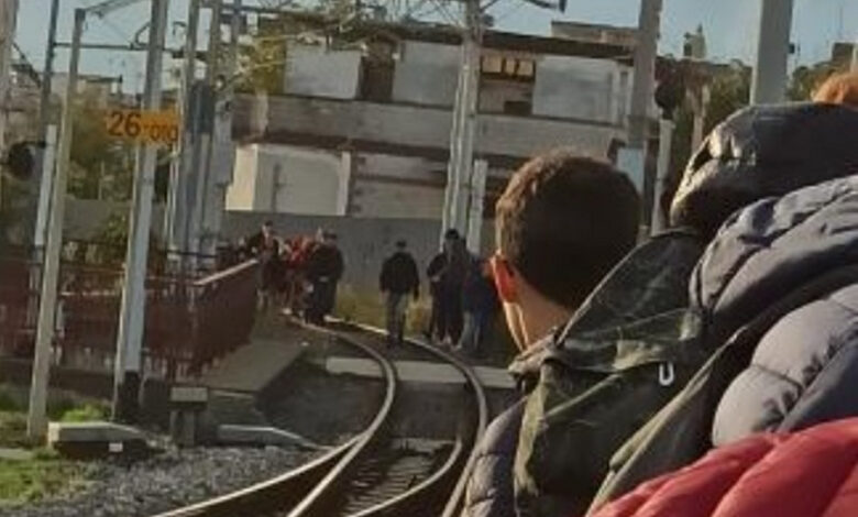 circumvesuviana-guasto-treno-passeggeri-piedi-17-novembre