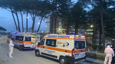 covid-emergenza-ospedale-cotugno-napoli-7-gennaio-ambulanze