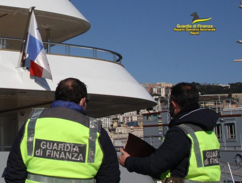 sequestro-yacht-campania-ghost-flag