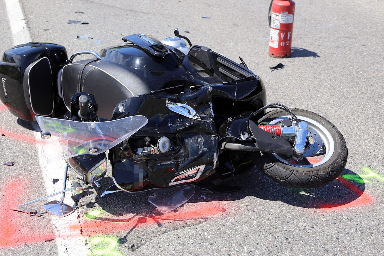 incidente asse mediano scooter auto uscita mugnano 8 febbraio