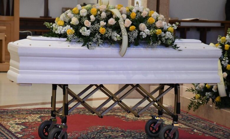 quarto-morto-ragazzo-funerali