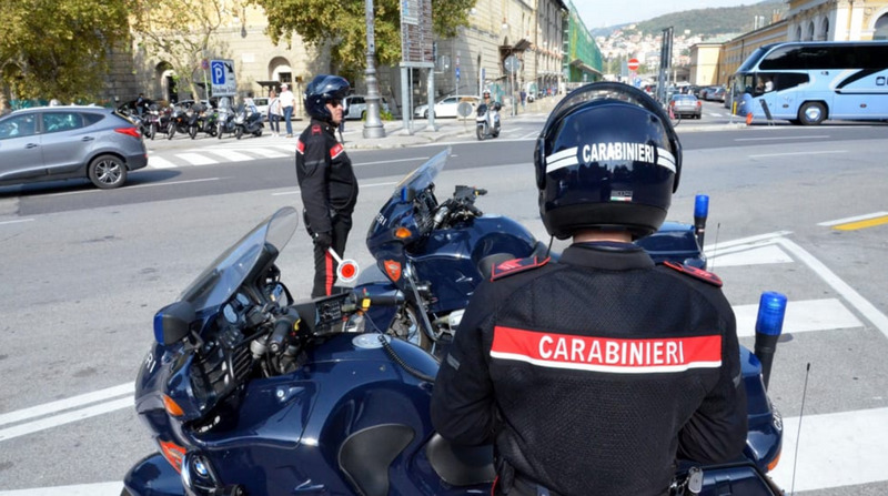 napoli fuga contromano moto schianto carabinieri