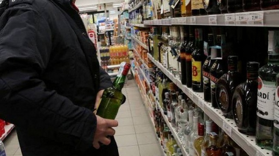 furto-supermercato-miano-bottiglie-liquore-arresto