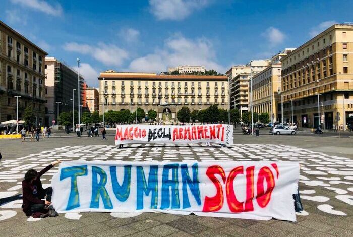Napoli-protesta-Truman
