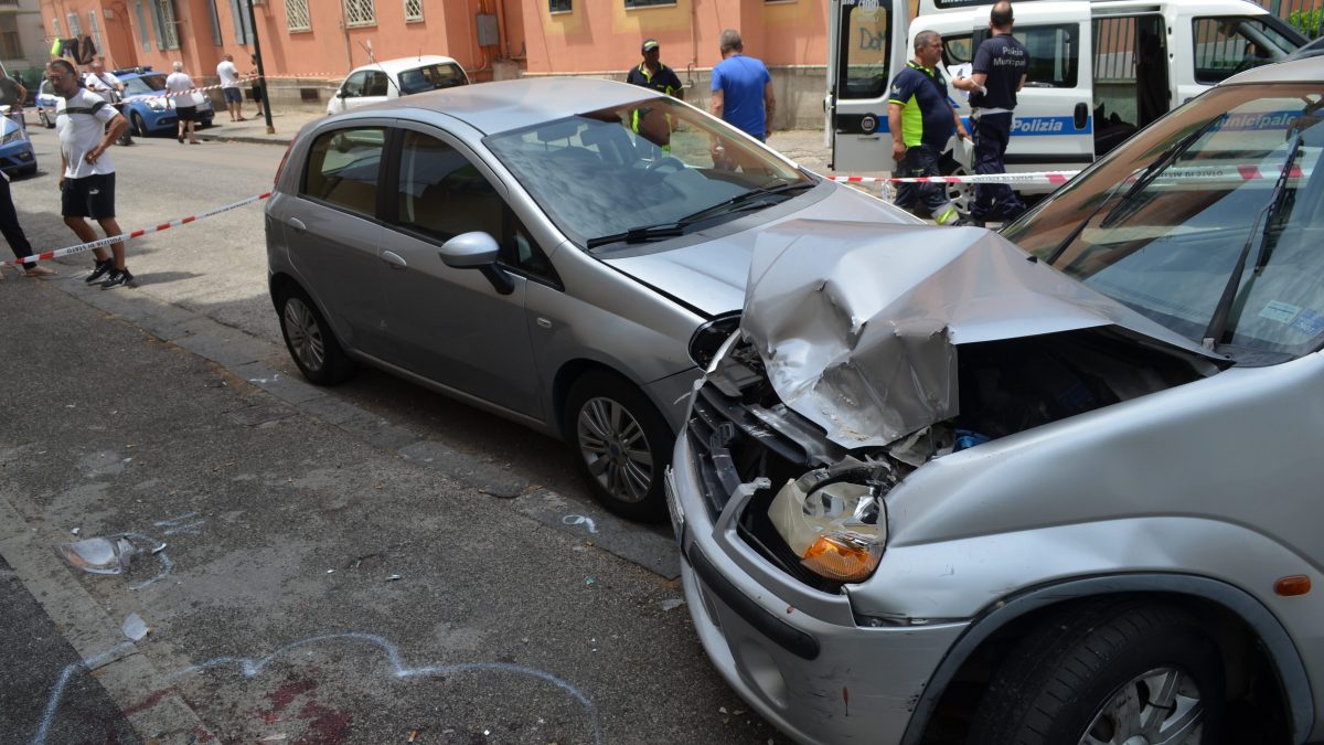 Napoli, Christian travolto e ucciso a 3 anni, il conducente: "Per salutare un amico ho perso il controllo dell'auto"