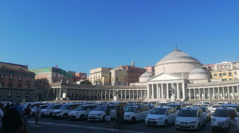 Napoli sciopero taxi 12 luglio