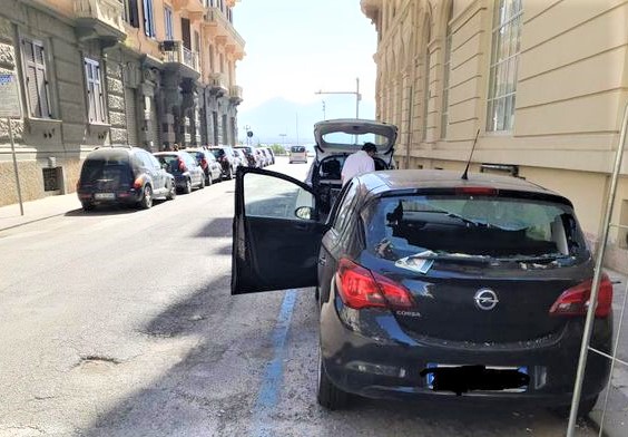Napoli-parcheggia-abusivi