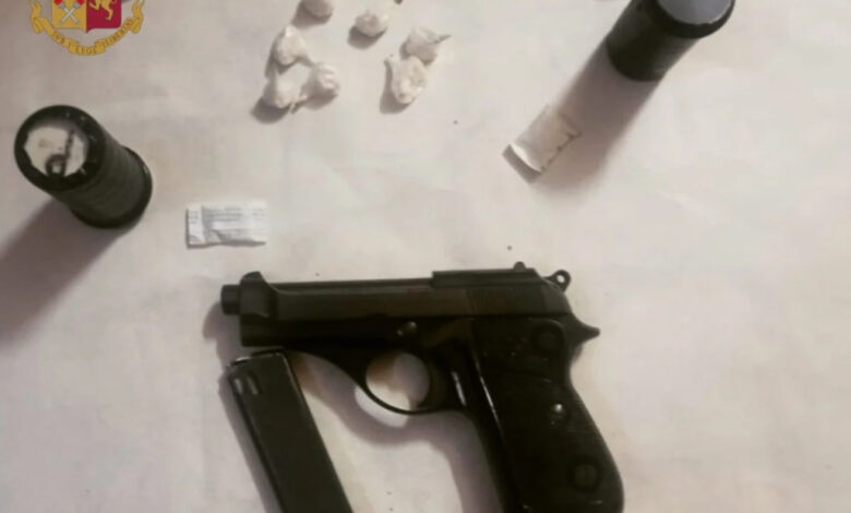 pistola droga stabile San Giovanni Teduccio