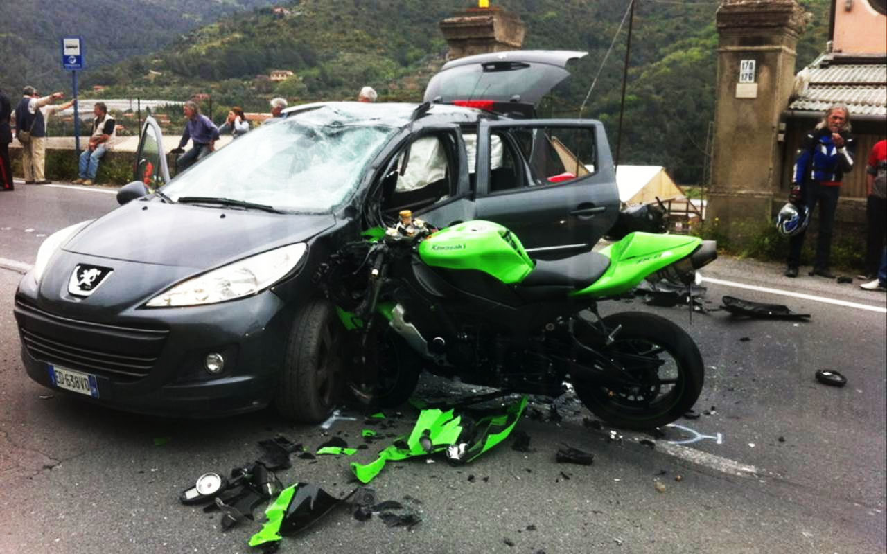 incidente auto moto giugliano