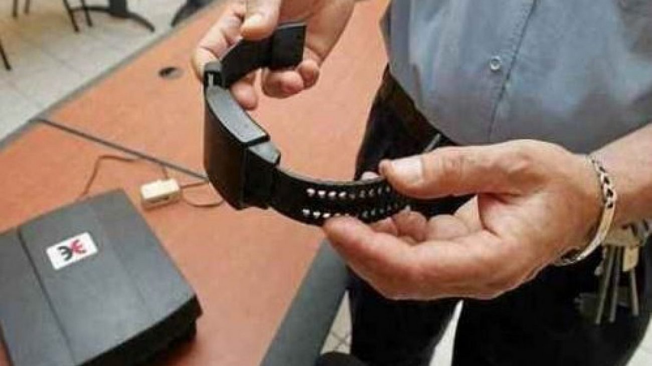 napoli-rompe-braccialetto-elettronico-evade-arresti-domiciliari