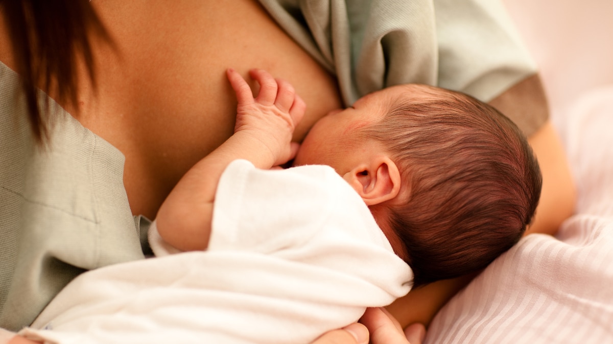 napoli neonato crisi respiratoria aggrediscono ginecologo tirapugni