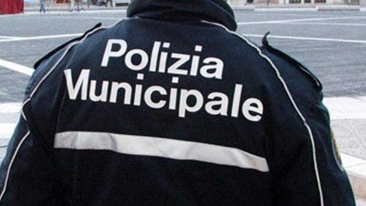 Napoli-blitz-Polizia-Municipale-sequestro