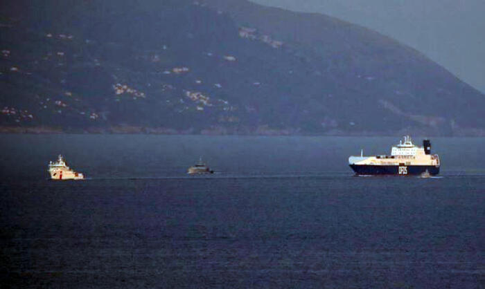 migranti sequestrano nave turca
