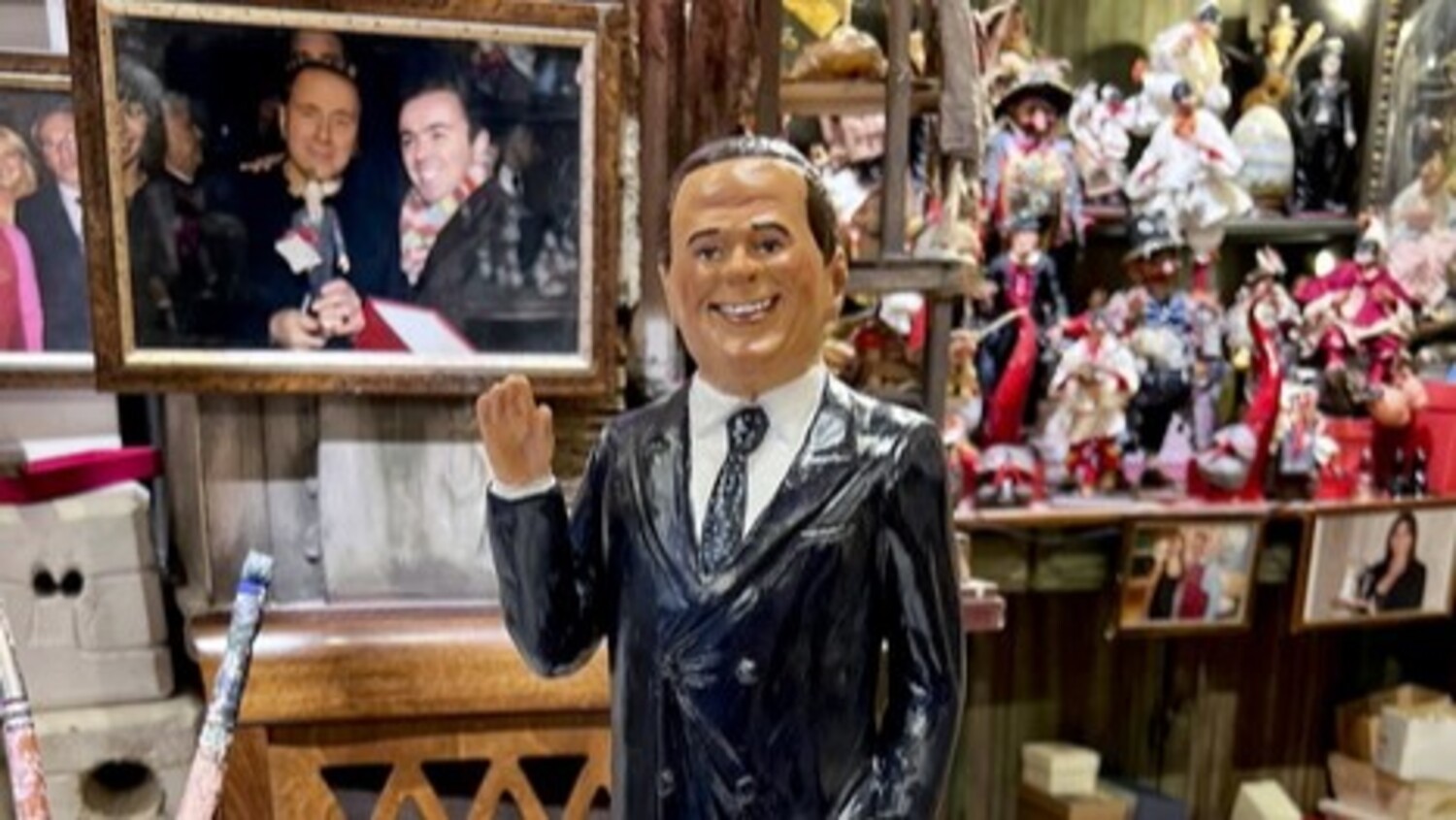 San Gregorio Armeno statuina Berlusconi