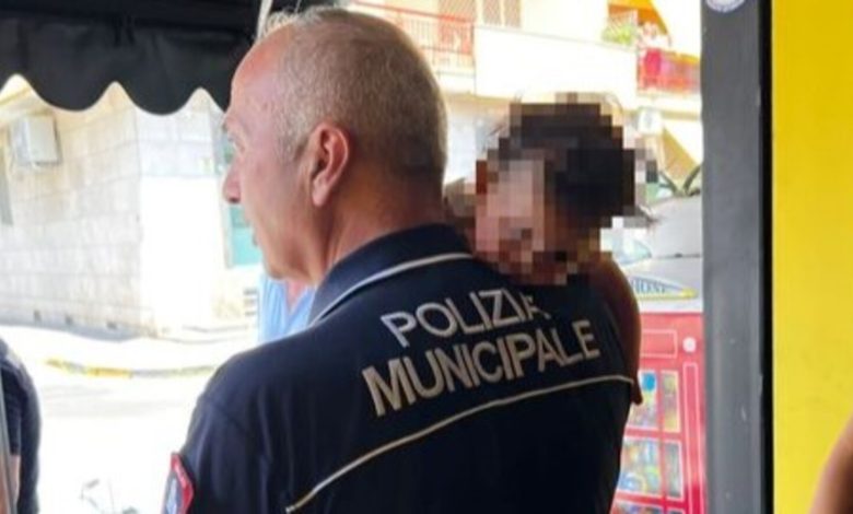 Pomigliano Arco neonato soffocare salvato polizia