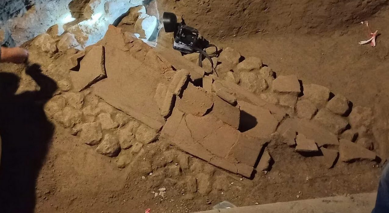 tomba bambino romana napoli