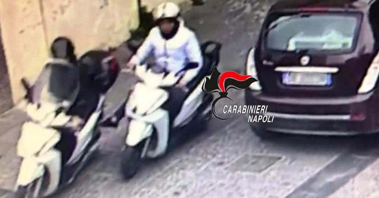napoli-padre-figlio-arrestati-rubato-scooter-spinta