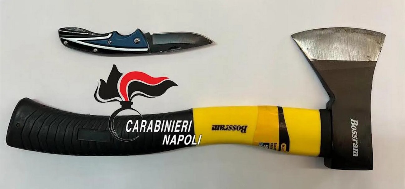 napoli-accetta-coltello-controlli-carabinieri-23-settembre