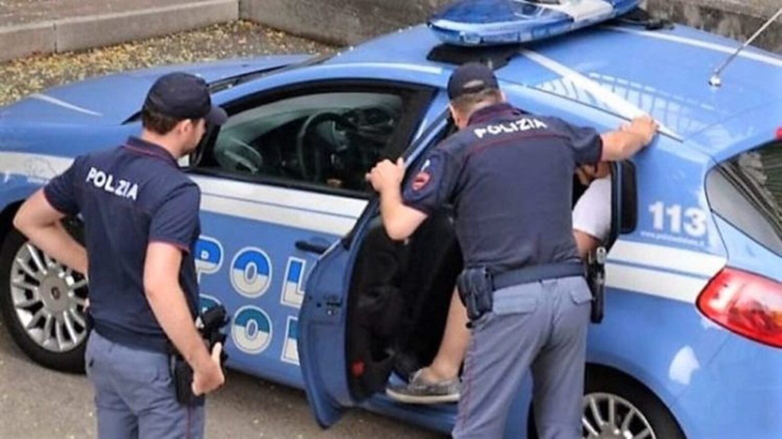 Furto negozio Napoli arrestato