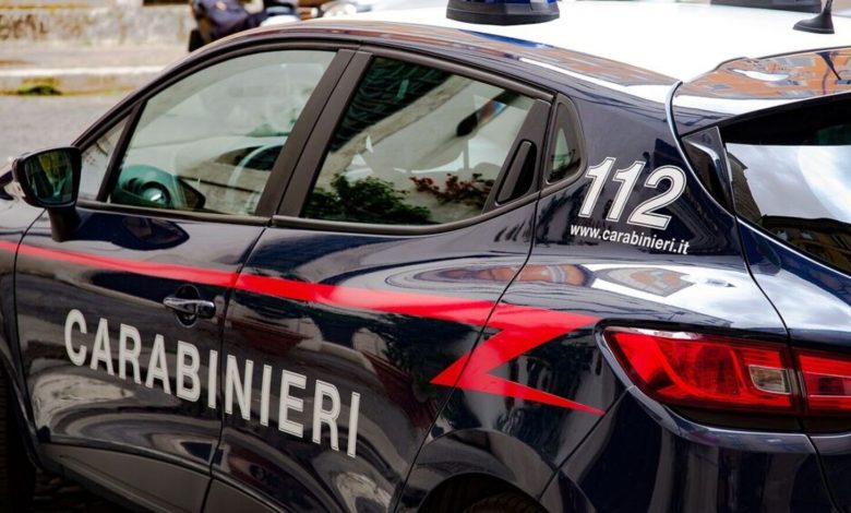 Controlli Carabinieri Napoli denunciato titolare locale