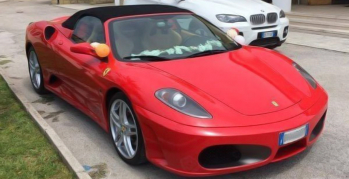 Arzano la Ferrari sequestrata al boss Pasquale Cristiano dopo il corteo per la comunione del figlio